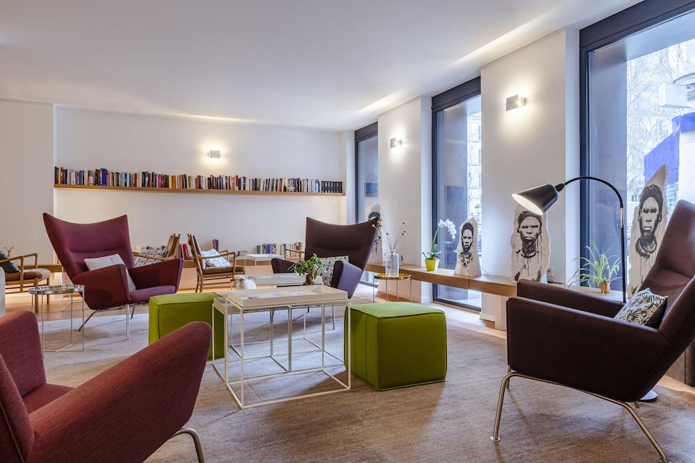 9hotel Republique
