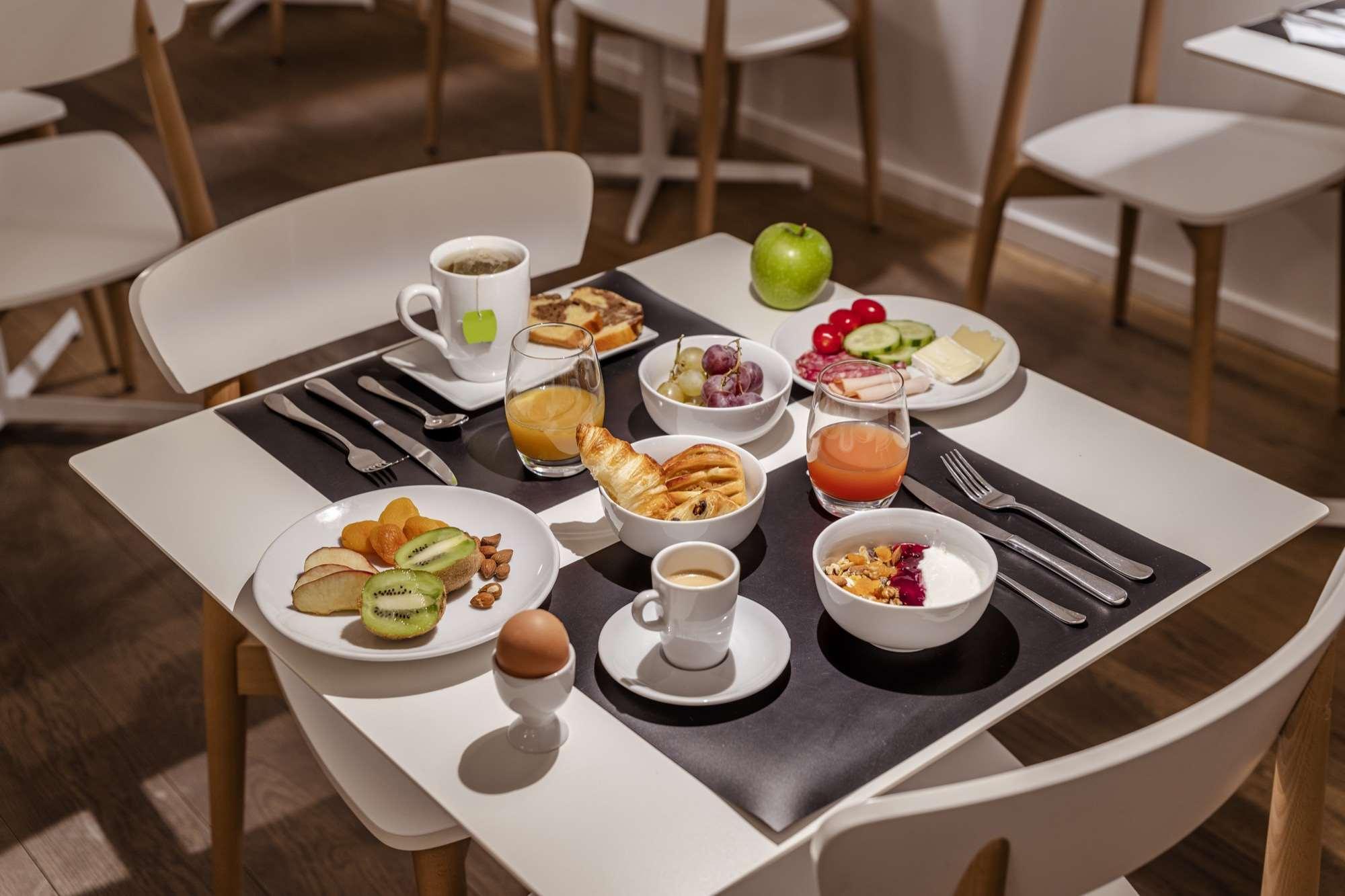 Hotel 9hotel Republique 4*