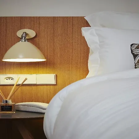 9hotel Republique