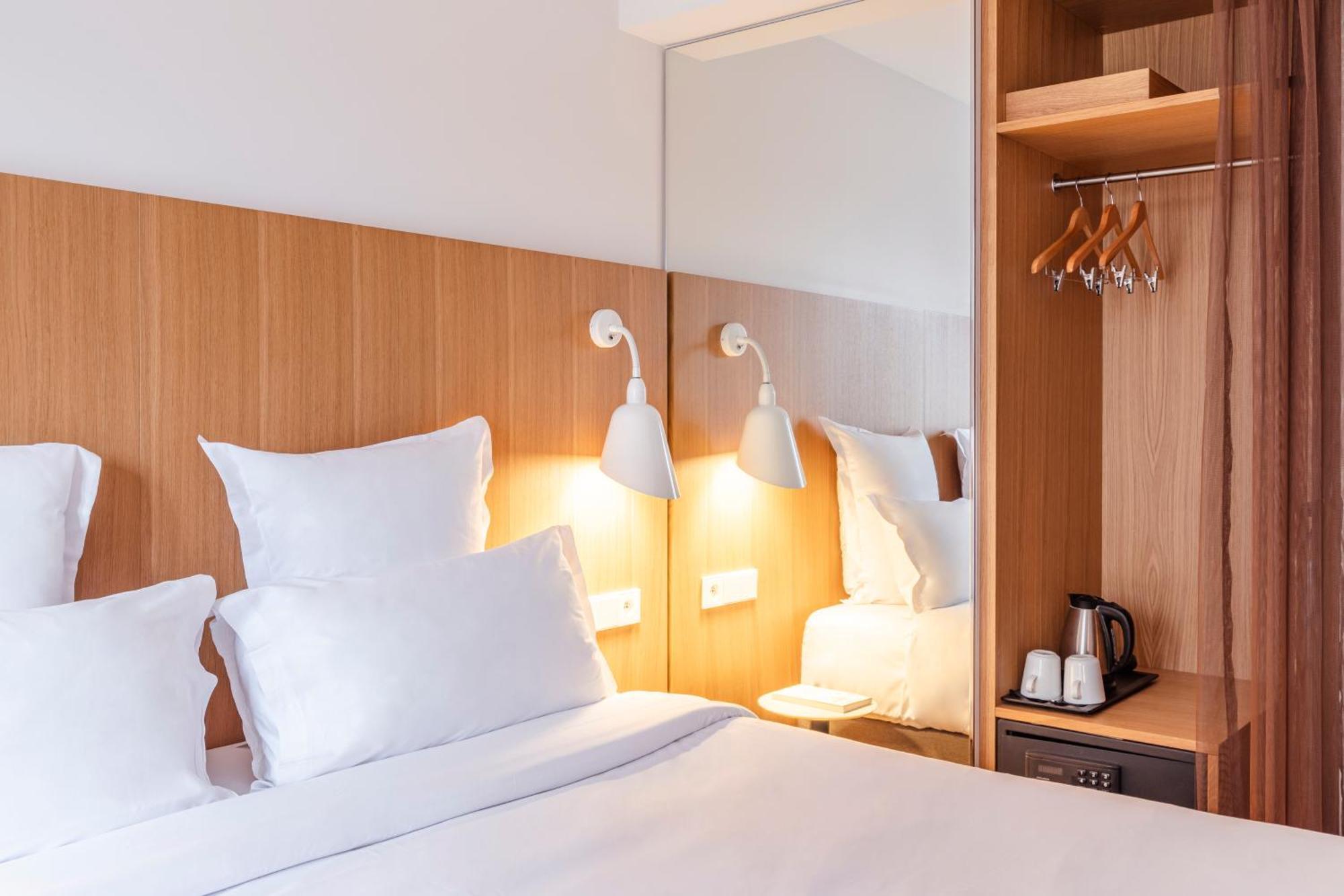 9hotel Republique 4*