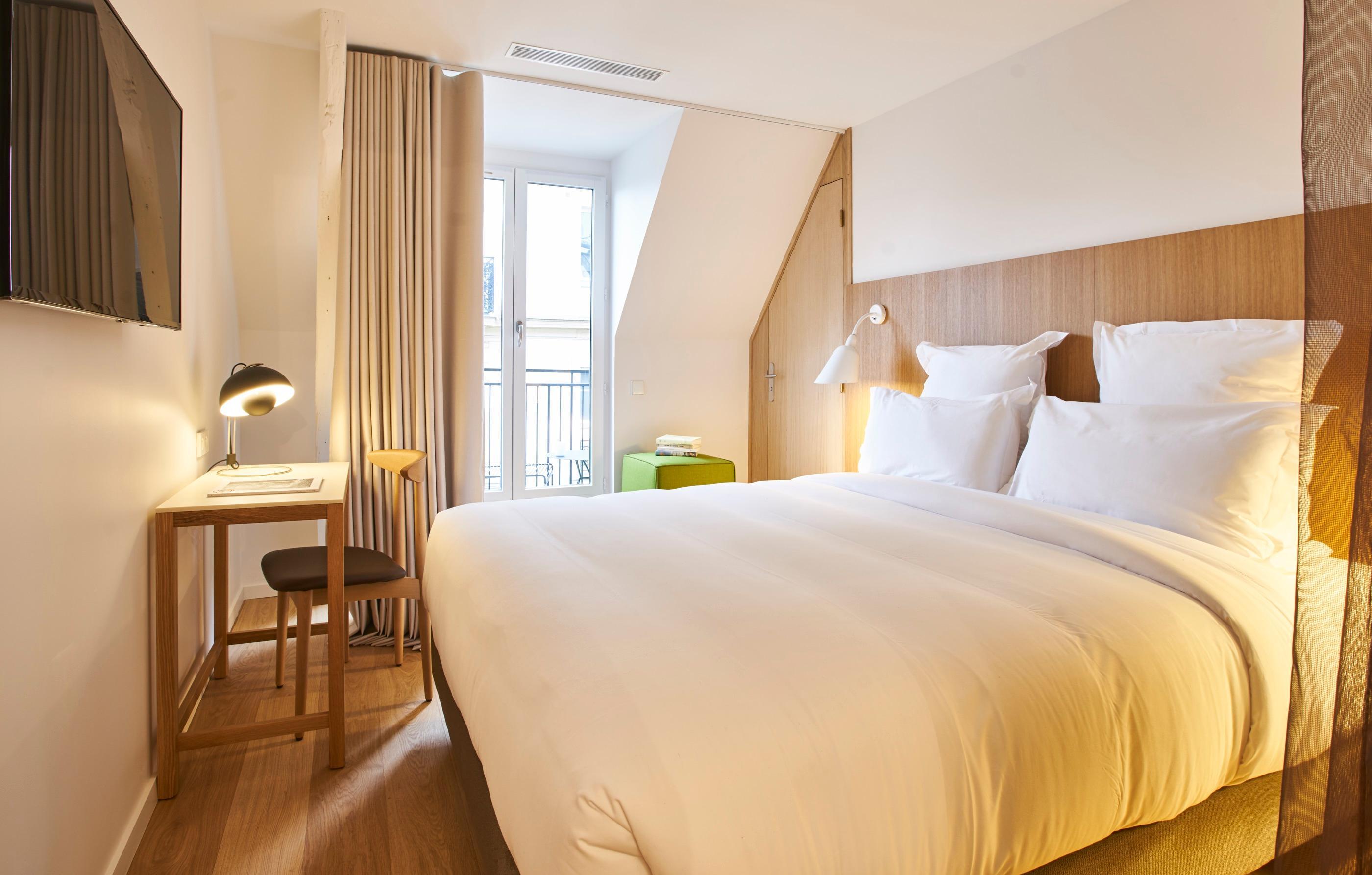 9hotel Republique 4*