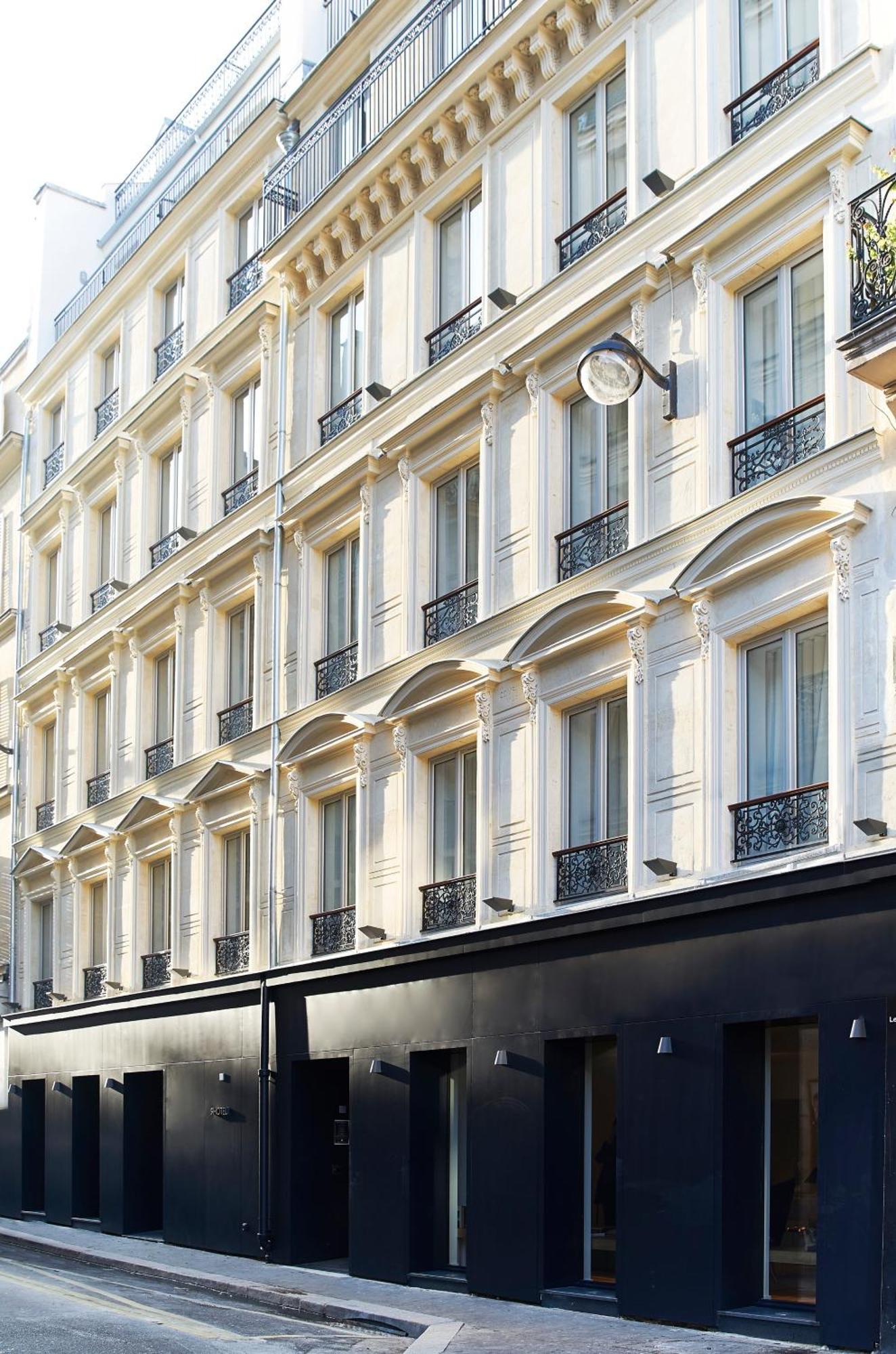 9hotel Republique 4*