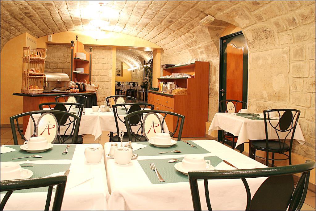 9hotel Republique